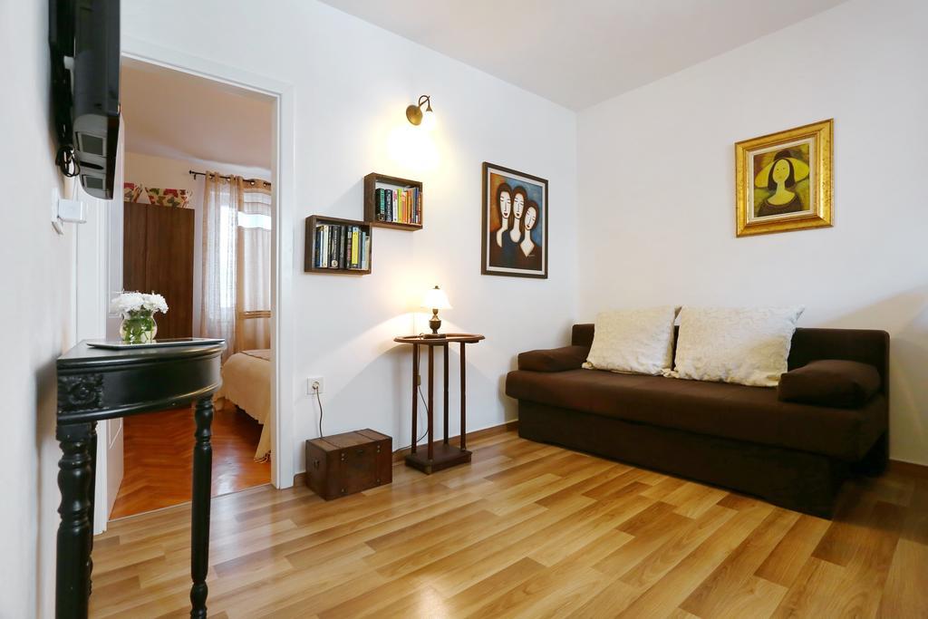 Center Apartment *